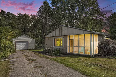 1421 Olmstead, Kalamazoo, MI 49048