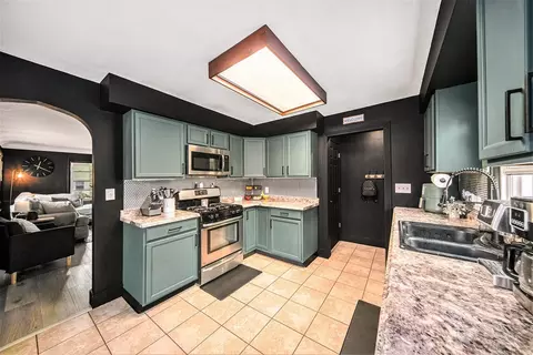 Kitchen - 121 Mcconnell, Jackson, MI 49201 photo 2 of 3