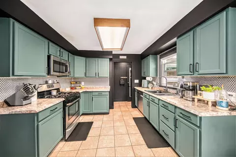 Kitchen - 121 Mcconnell, Jackson, MI 49201 photo 1 of 3