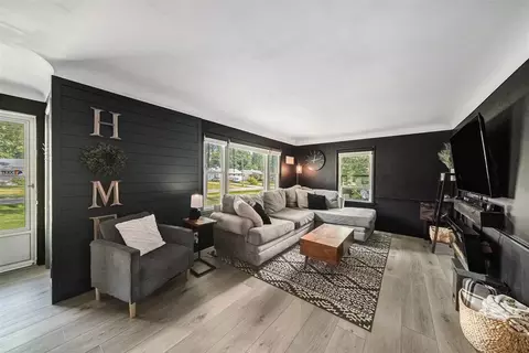 Living - 121 Mcconnell, Jackson, MI 49201 photo 2 of 4