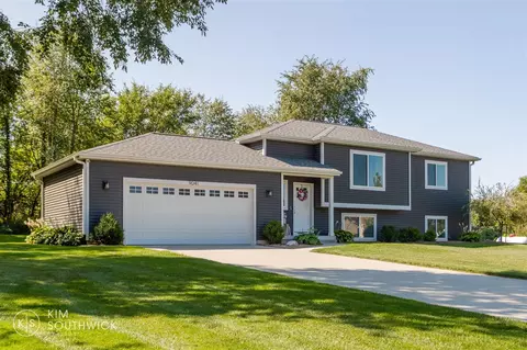 9041 Apple Rdg, Clarksville, MI 48815