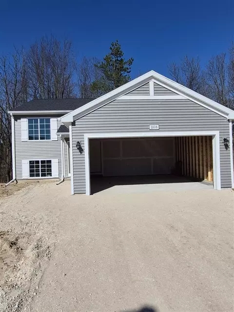 1008 Cedarwood, Greenville, MI 48838