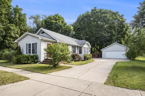 322 N Cayuga St, Buchanan, MI 49107