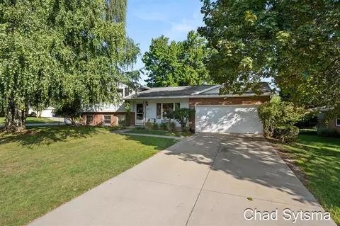 1827 Millbrook, Grand Rapids, MI 49508