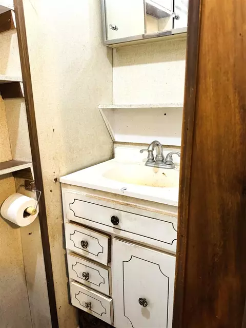 Bath - 3165 S 3rd, Niles, MI 49120 photo 3 of 5