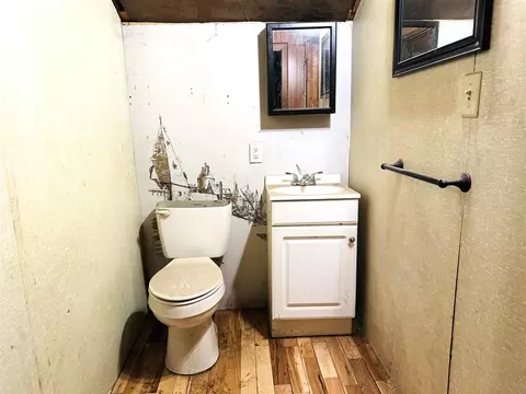 Bath - 3165 S 3rd, Niles, MI 49120 photo 5 of 5