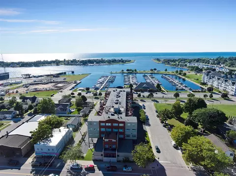 105 W Danaher #309, Ludington, MI 49431