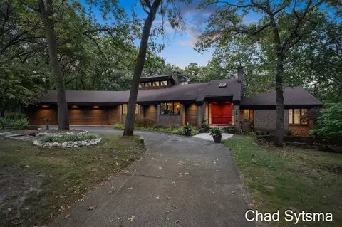 2620 Oak Rdg, Grand Rapids, MI 49525