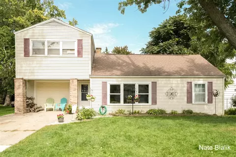 741 E Plainfield, Zeeland, MI 49464