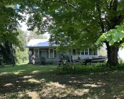 965 Miller, Plainwell, MI 49080 photo 2