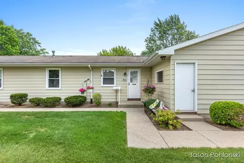 5117 Southglow, Kentwood, MI 49508