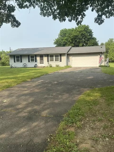 4627 N 36th St, Galesburg, MI 49053