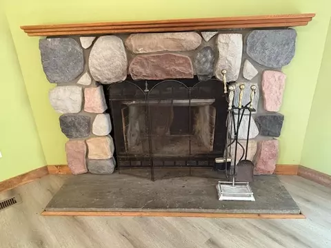 Living - 14074 Elder, Grant, MI 49327 photo 4 of 5