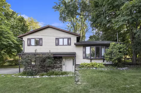 806 Chateau, Portage, MI 49002