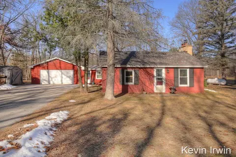 8979 N Maple Hl, Howard City, MI 49329