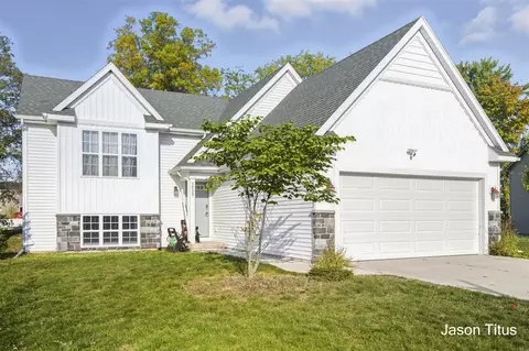 5829 Birdsong, Kentwood, MI 49508