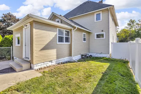 Exterior - 207 S S Un, Tecumseh, MI 49286 photo 7 of 13