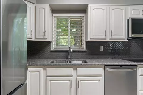 Kitchen - 264 Amherst, Jackson, MI 49203 photo 4 of 5