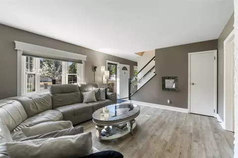 Living - 264 Amherst, Jackson, MI 49203 photo 2 of 3