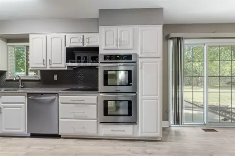 Kitchen - 264 Amherst, Jackson, MI 49203 photo 2 of 5