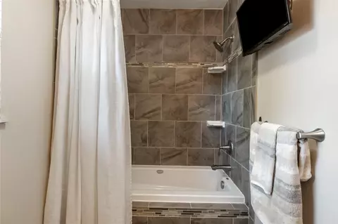Bath - 264 Amherst, Jackson, MI 49203 photo 1 of 4