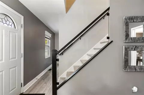 Entry Way - 264 Amherst, Jackson, MI 49203 photo 2 of 4