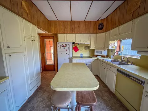 Kitchen - 5820 Squires, Jackson, MI 49201 photo 2 of 3