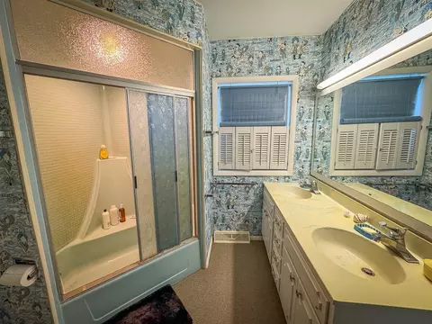 Bath - 5820 Squires, Jackson, MI 49201 photo 2 of 3