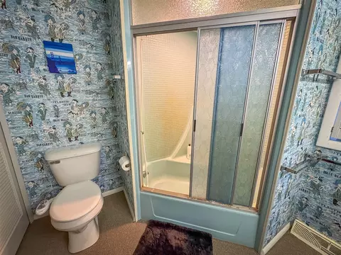 Bath - 5820 Squires, Jackson, MI 49201 photo 3 of 3