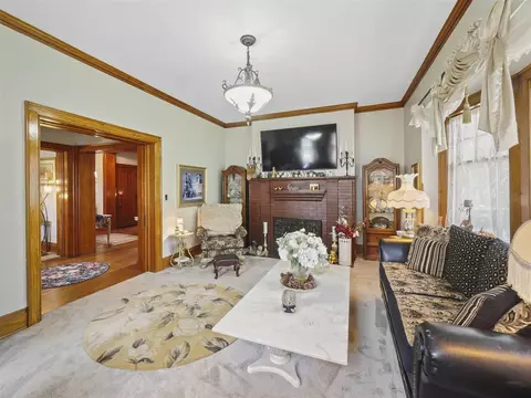 Living - 516 Maple, Manistee, MI 49660 photo 4 of 15