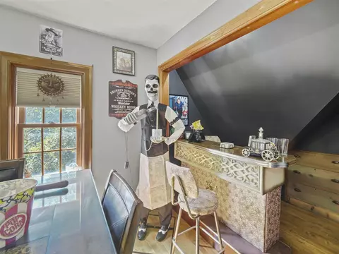 Entry Way - 516 Maple, Manistee, MI 49660 photo 9 of 21