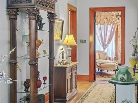 Entry Way - 516 Maple, Manistee, MI 49660 photo 12 of 21