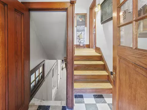 Entry Way - 516 Maple, Manistee, MI 49660 photo 10 of 21
