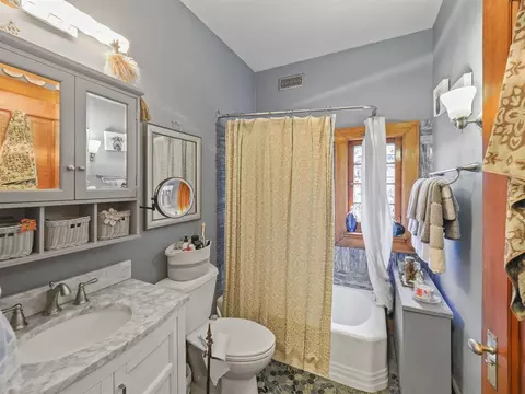 Bath - 516 Maple, Manistee, MI 49660 photo 3 of 6