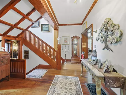 Entry Way - 516 Maple, Manistee, MI 49660 photo 3 of 21