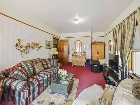 Living - 516 Maple, Manistee, MI 49660 photo 7 of 15