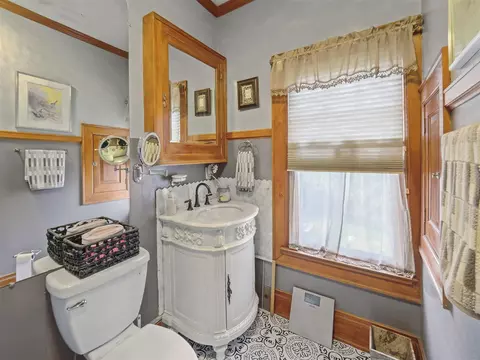 Bath - 516 Maple, Manistee, MI 49660 photo 2 of 6