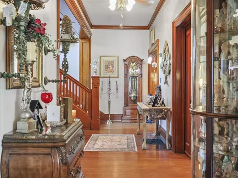 Entry Way - 516 Maple, Manistee, MI 49660 photo 14 of 21