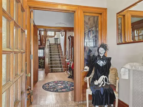 Entry Way - 516 Maple, Manistee, MI 49660 photo 2 of 21