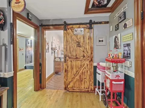 Entry Way - 516 Maple, Manistee, MI 49660 photo 8 of 21