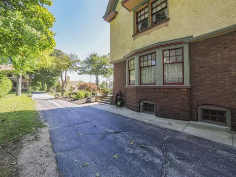 Exterior - 516 Maple, Manistee, MI 49660 photo 8 of 21