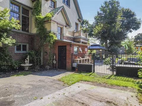 Exterior - 516 Maple, Manistee, MI 49660 photo 10 of 21