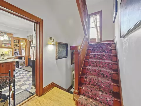 Entry Way - 516 Maple, Manistee, MI 49660 photo 4 of 21
