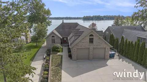 8216 Windermere, Watervliet, MI 49098