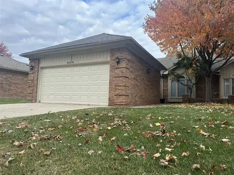 34574 Maple Ln, Sterling Heights, MI 48312