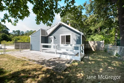 1312 E Broadway, Norton Shores, MI 49444