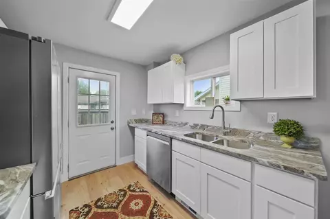 Kitchen - 813 Cooper, Jackson, MI 49203 photo 2 of 4