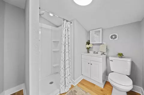 Bath - 813 Cooper, Jackson, MI 49203 photo 1 of 2