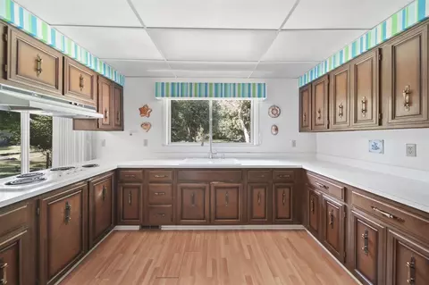 Kitchen - 2930 Robinson, Jackson, MI 49203 photo 2 of 4