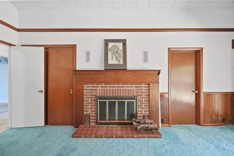 Living - 2930 Robinson, Jackson, MI 49203 photo 6 of 8